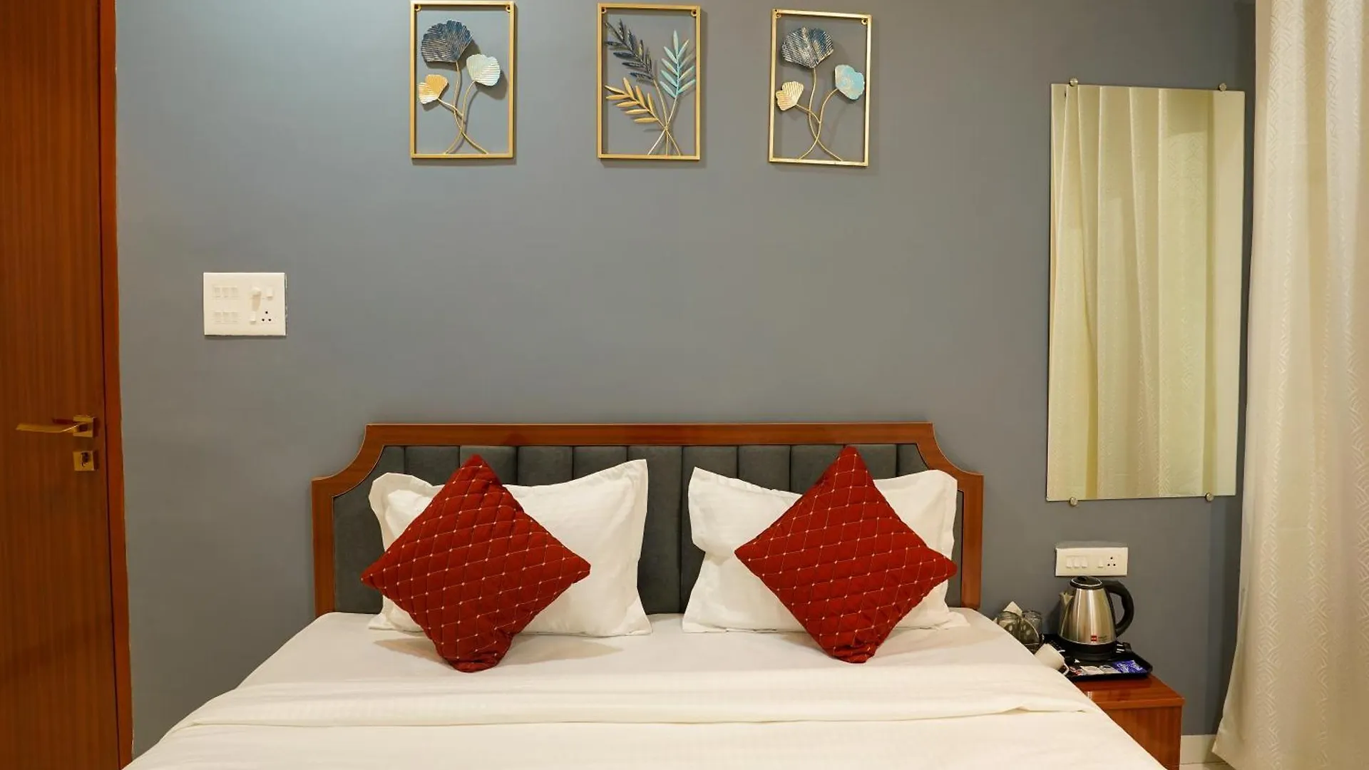 Luxurious Villa Near Shri Kashi Vishwanath Temple - Rk Villa Bnb Varanasi Daire